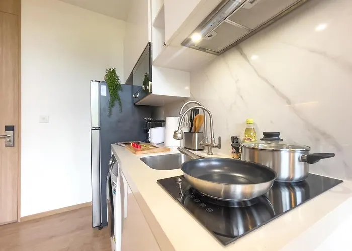 Asoke Luxury High Rise - Steps To Bts And Mrt - Wifi Holiday home Bangkok