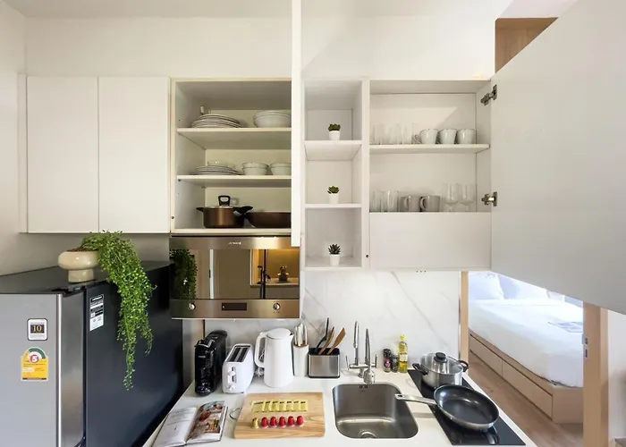 Asoke Luxury High Rise - Steps To Bts And Mrt - Wifi * Bangkok