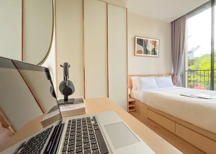 Asoke Luxury High Rise - Steps To Bts And Mrt - Wifi * Bangkok