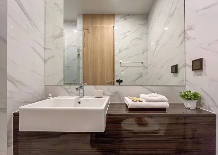 Asoke Luxury High Rise - Steps To Bts And Mrt - Wifi * Bangkok