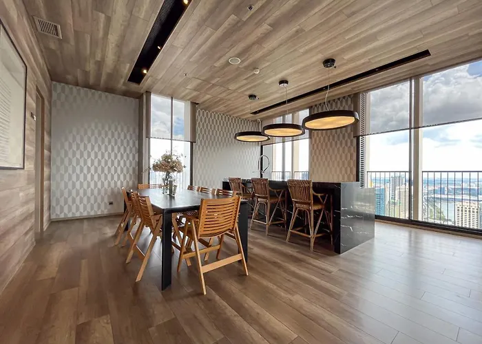Asoke Luxury High Rise - Steps To Bts And Mrt - Wifi Holiday home